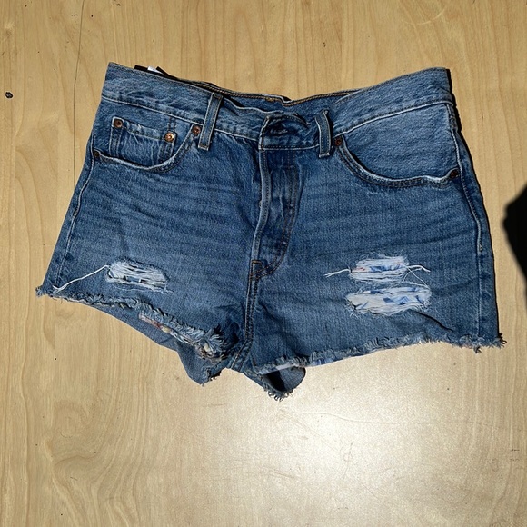 Levi’s Jean Shorts - Picture 1 of 2